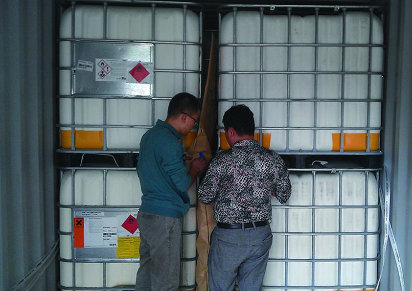 受客戶委托，不飽和聚酯樹脂海運出口一站式服務。